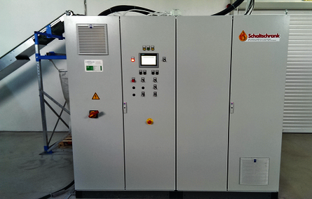 HIMEL Schaltschrank mit Gruppenschaltung, SPS-Steuerung und Touch-Panel.