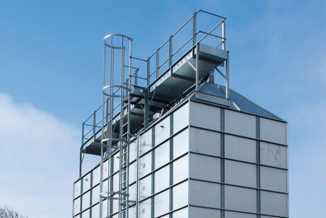 HIMEL Modulsilos für die Aussenaufstellungmit Aufstiegsleiter und Laufpodest