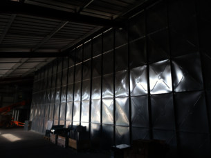 Assembly of a grain plant with rectangular storage silo