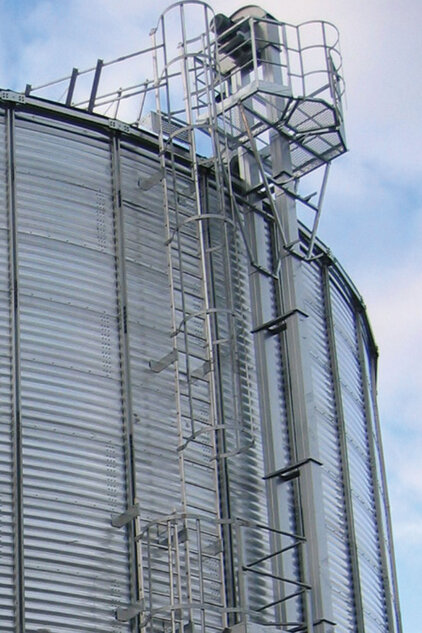 Becherelevator mit Podest