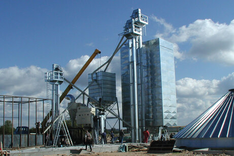 Becherelevator vor einer Getreidetrocknung