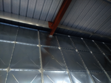 Optimum space utilisation through integration of hall construction elements