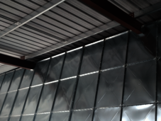 Optimum space utilisation through integration of hall construction elements