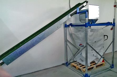 HIMEL BigBag-Verpackung mit Förderband vom Kühlsilo zur BigBag- Halterung